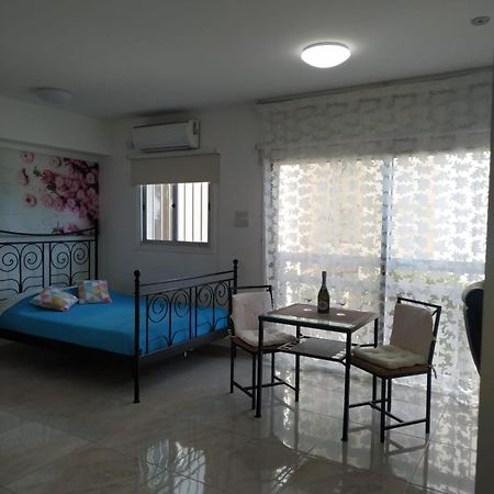 Stelia'S Seagate Studio Apt. لارنكا المظهر الخارجي الصورة