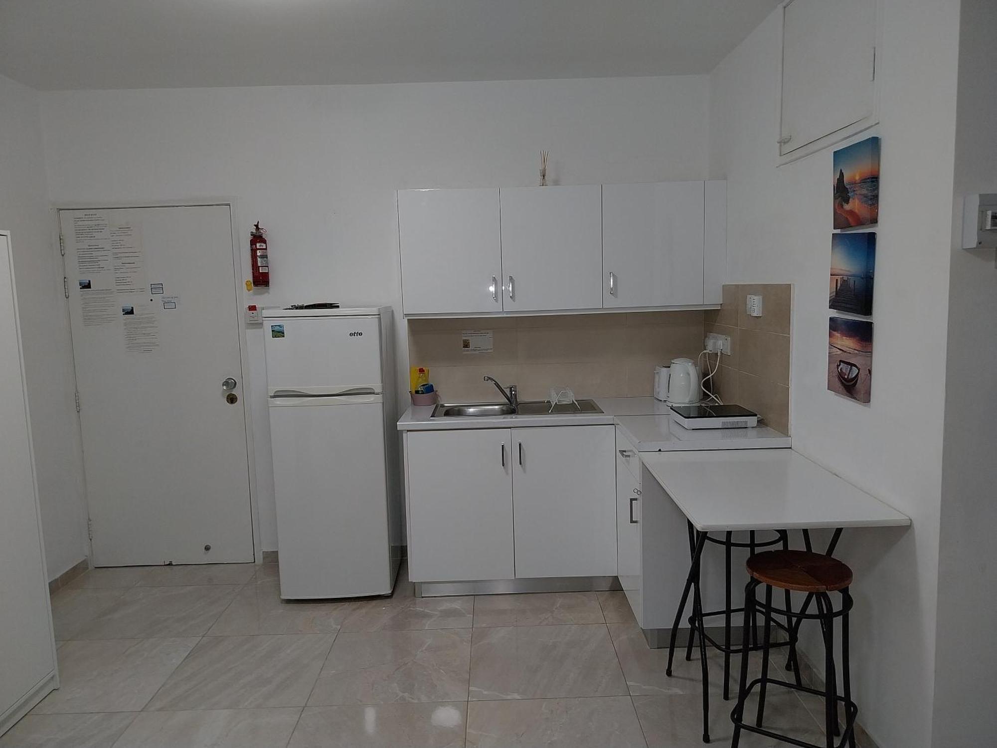 Stelia'S Seagate Studio Apt. لارنكا المظهر الخارجي الصورة