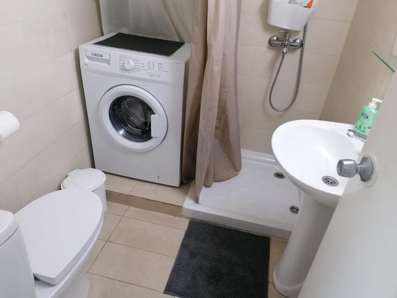 Stelia'S Seagate Studio Apt. لارنكا المظهر الخارجي الصورة