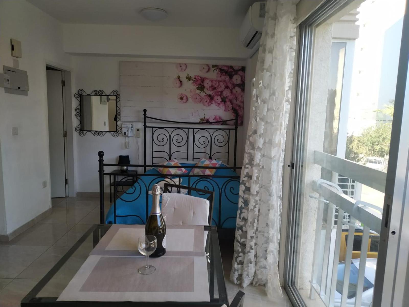 Stelia'S Seagate Studio Apt. لارنكا المظهر الخارجي الصورة