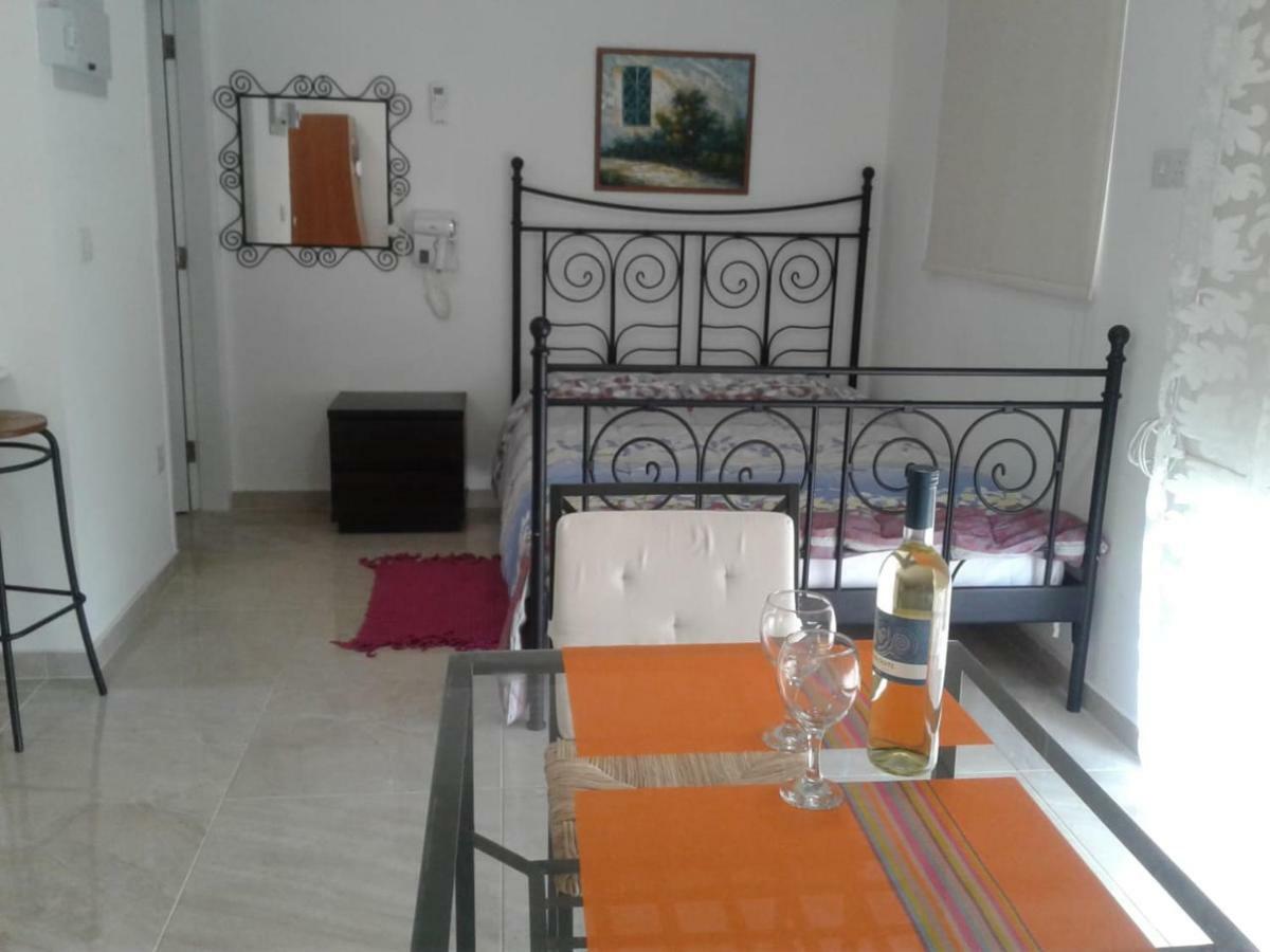 Stelia'S Seagate Studio Apt. لارنكا المظهر الخارجي الصورة